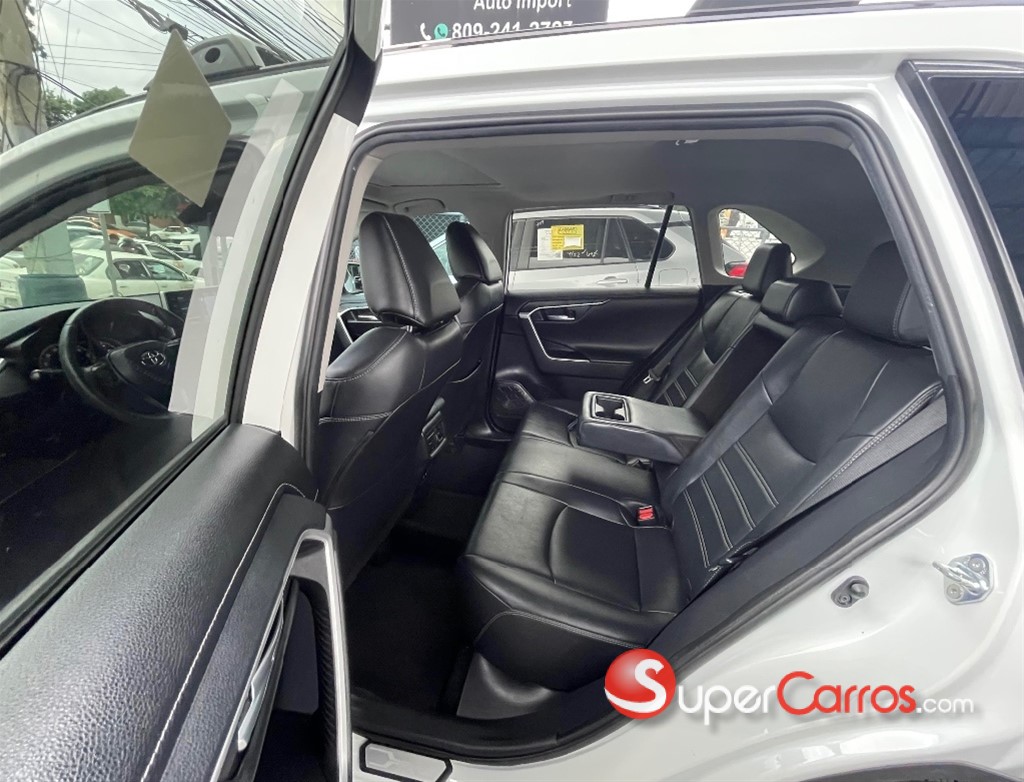 2019 Toyota RAV4 Limited — foto 8 / 12