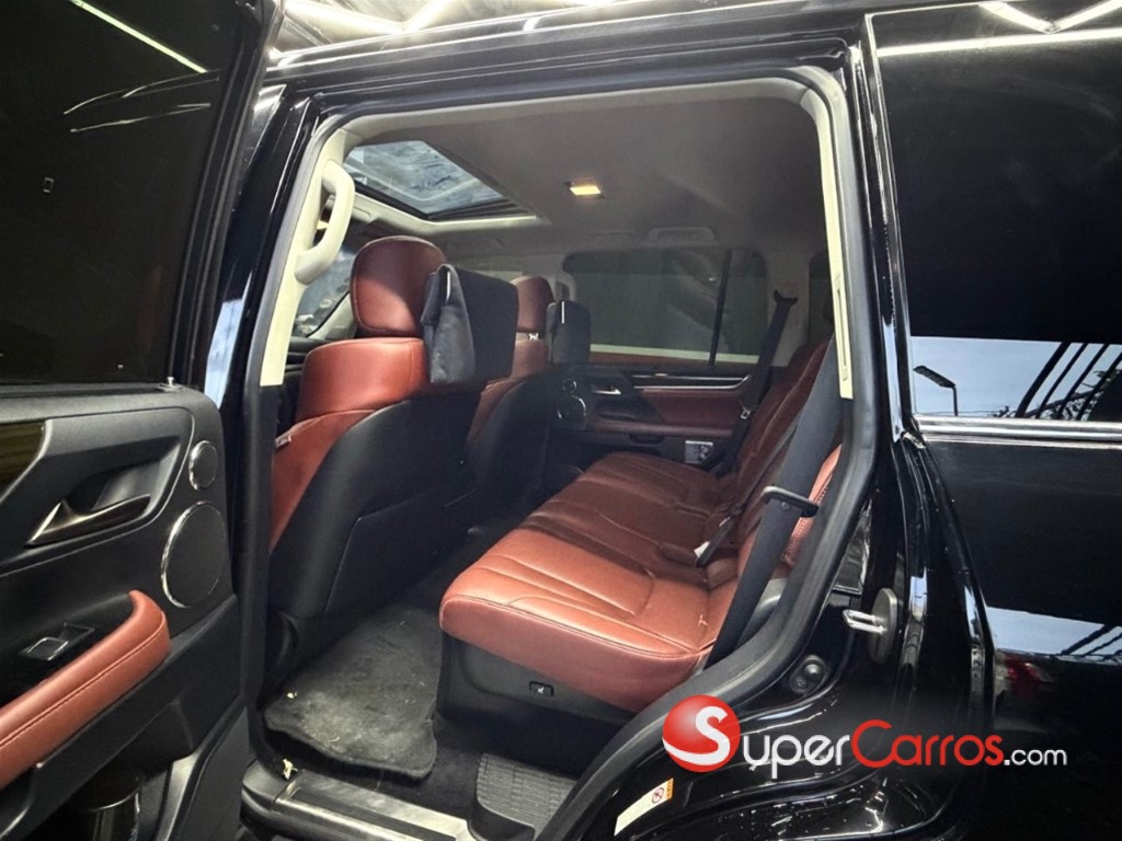 2016 Lexus LX 570 — foto 8 / 12