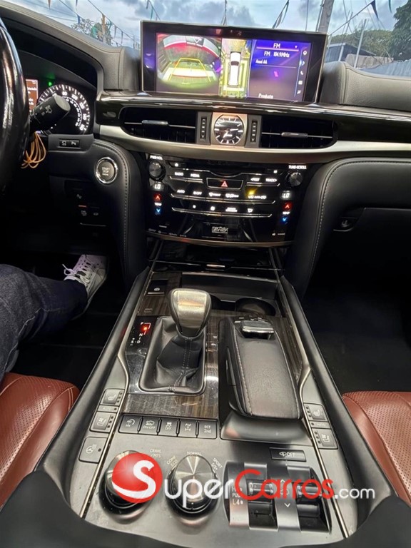 2016 Lexus LX 570 — foto 11 / 12