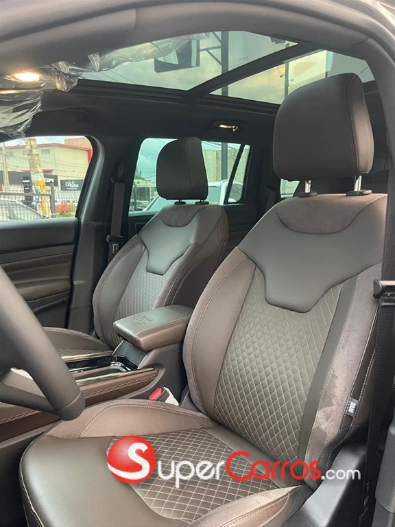 2024 Jeep Commander Overland — foto 8 / 12