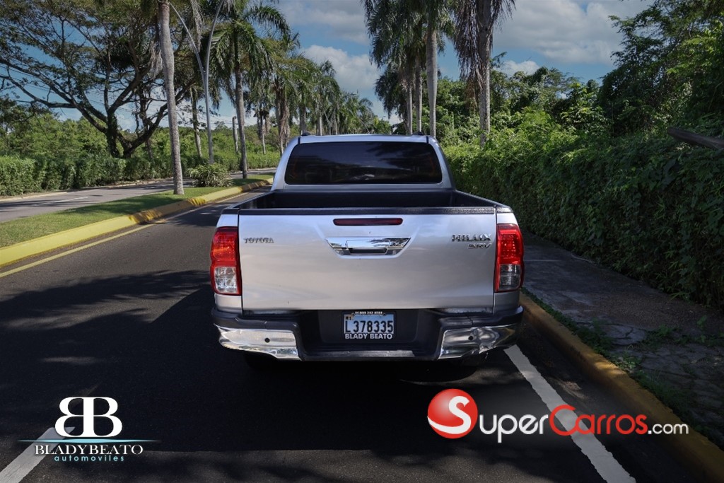 2018 Toyota Hilux — foto 8 / 12