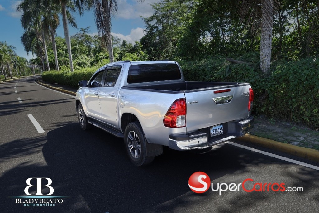 2018 Toyota Hilux — foto 9 / 12