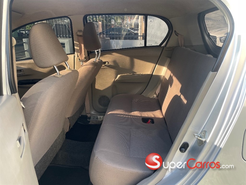 2016 Daihatsu Mira — foto 5 / 10