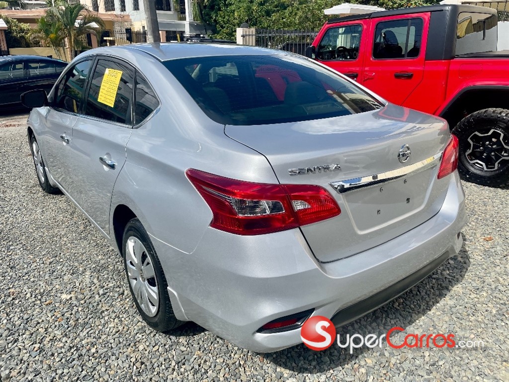 2017 Nissan Sentra — foto 4 / 8