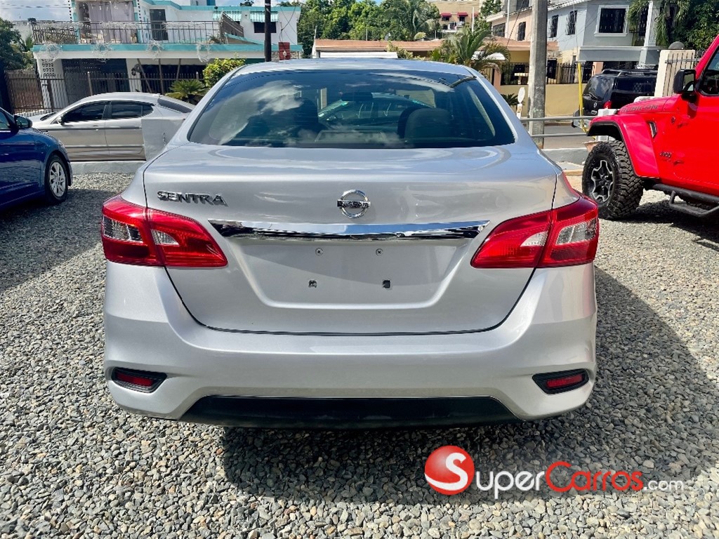 2017 Nissan Sentra — foto 5 / 8