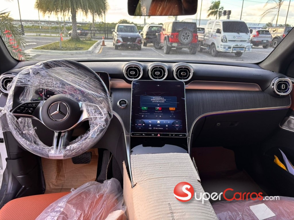 2025 Mercedes-Benz Clase GLC 200 — foto 2 / 8