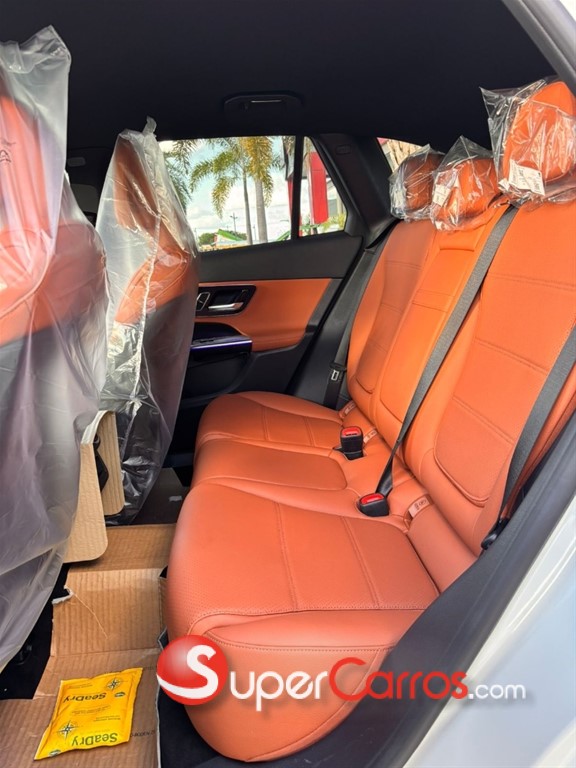 2025 Mercedes-Benz Clase GLC 200 — foto 3 / 8