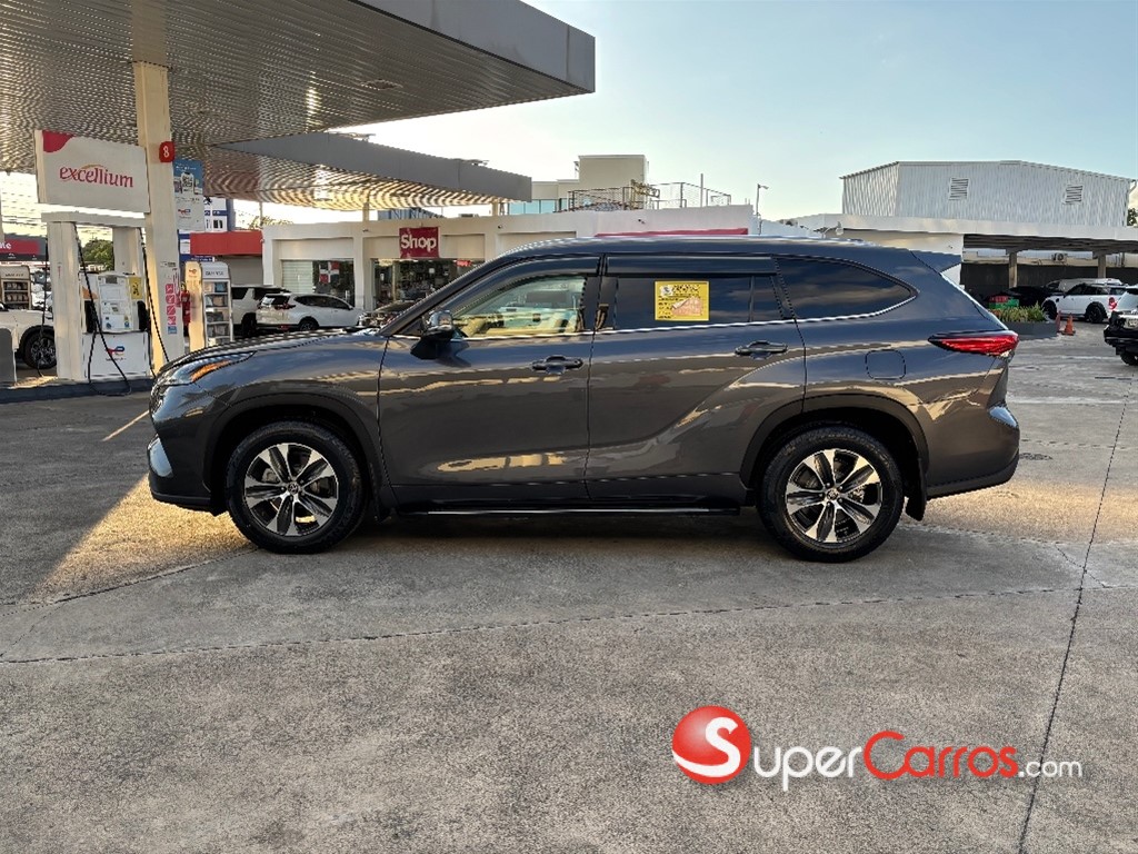 2021 Toyota Highlander XLE — foto 2 / 11