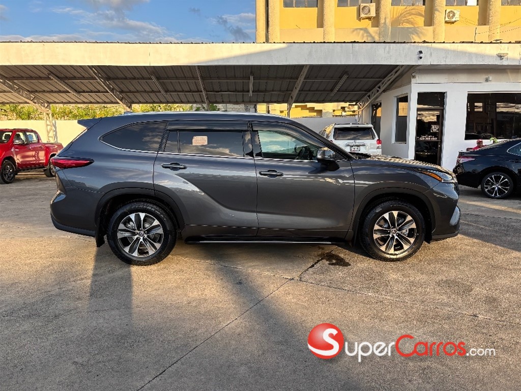 2021 Toyota Highlander XLE — foto 4 / 11
