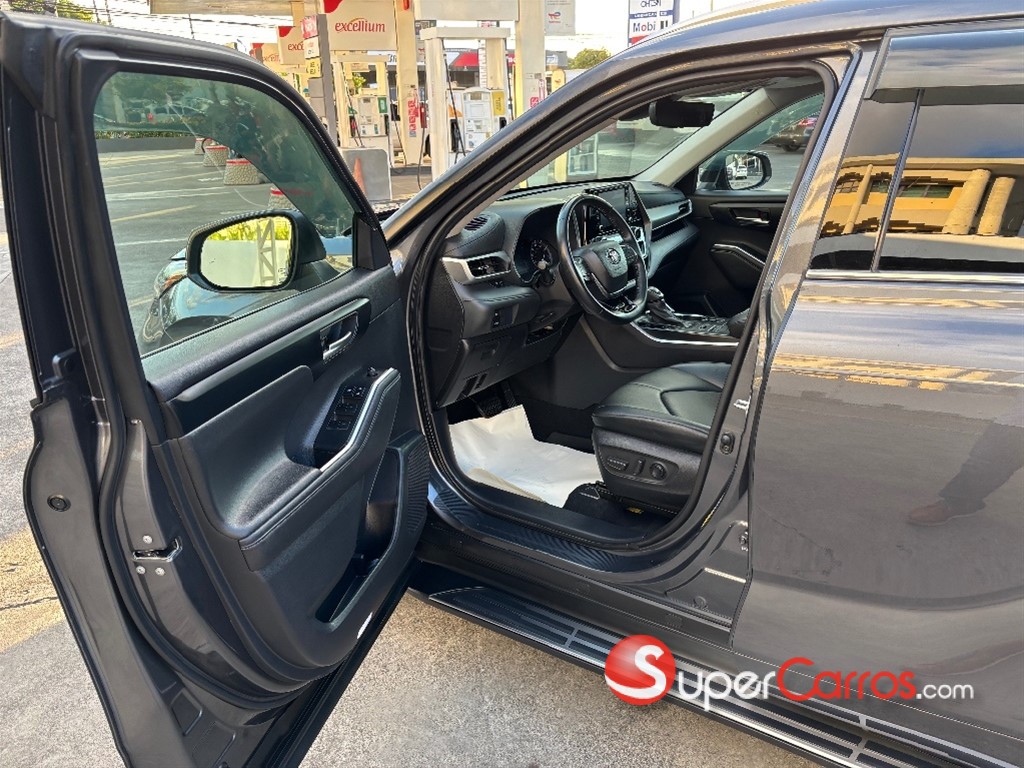 2021 Toyota Highlander XLE — foto 8 / 11