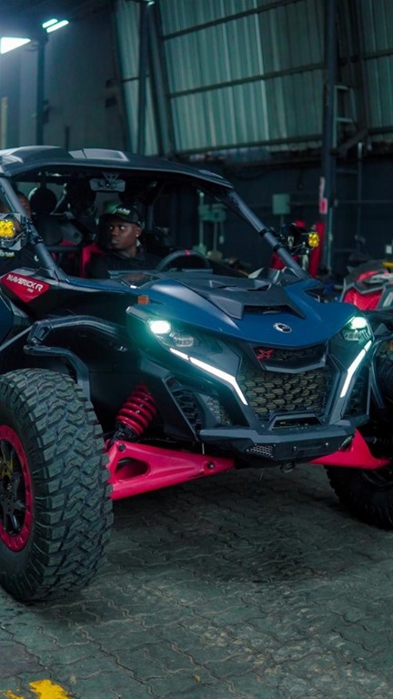 2025 Can Am Maverick R MAX X RS SMART SHOX — foto 10 / 11