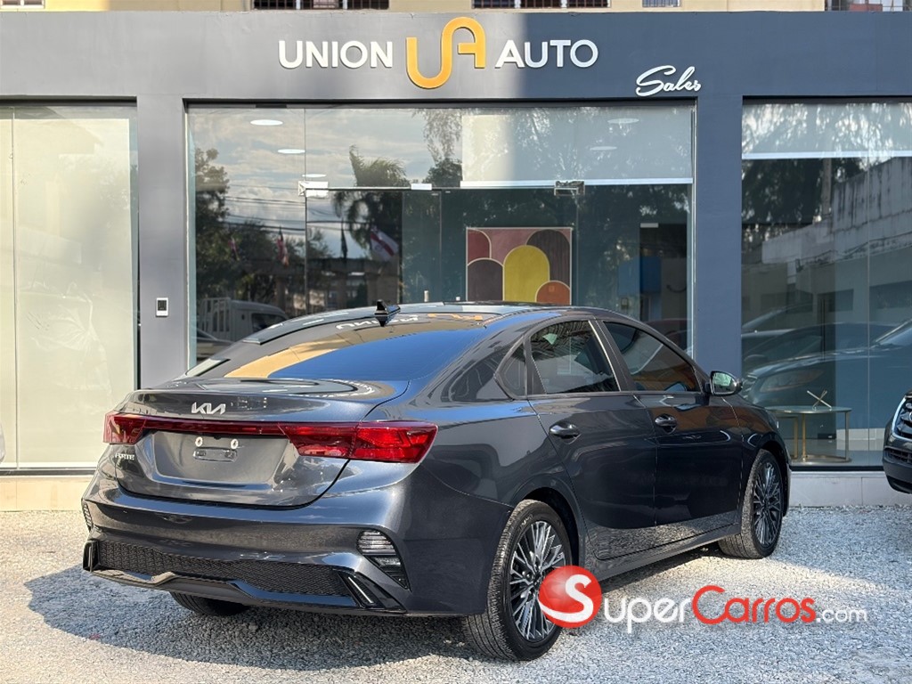 2022 Kia Forte GT Line — foto 2 / 10