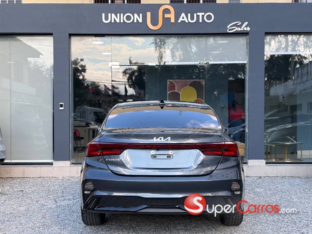 2022 Kia Forte GT Line — foto 3 / 10