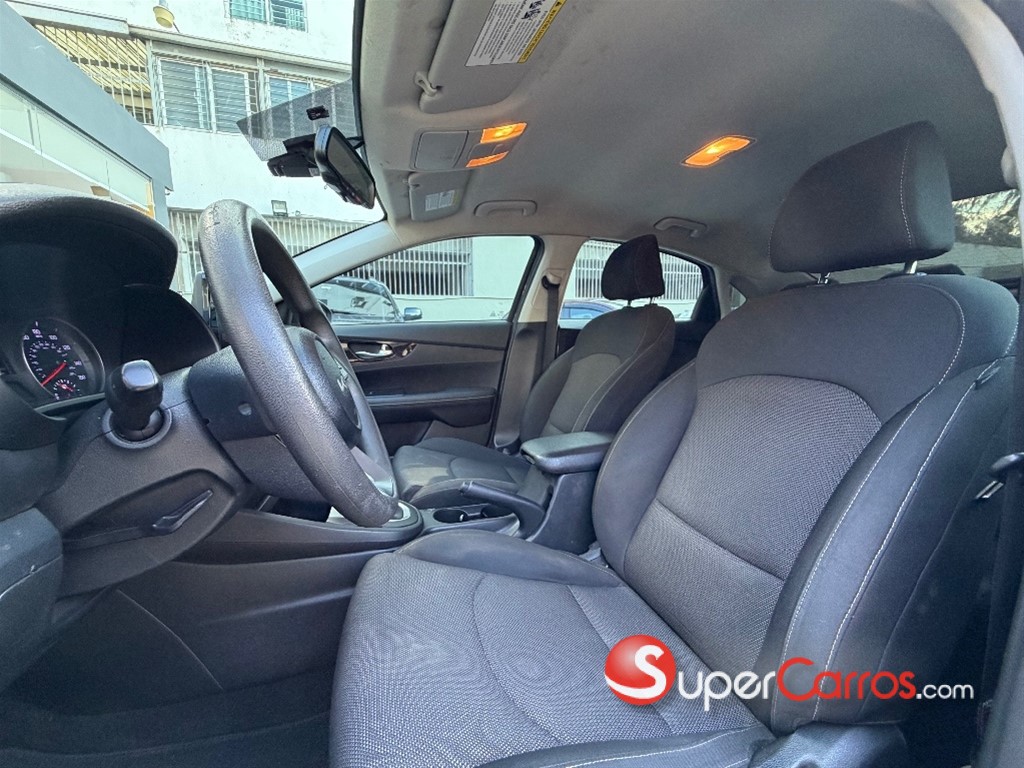 2022 Kia Forte GT Line — foto 7 / 10