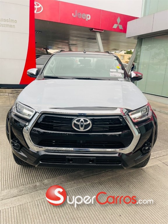 2025 Toyota Hilux WIDE TREAD — foto 2 / 8