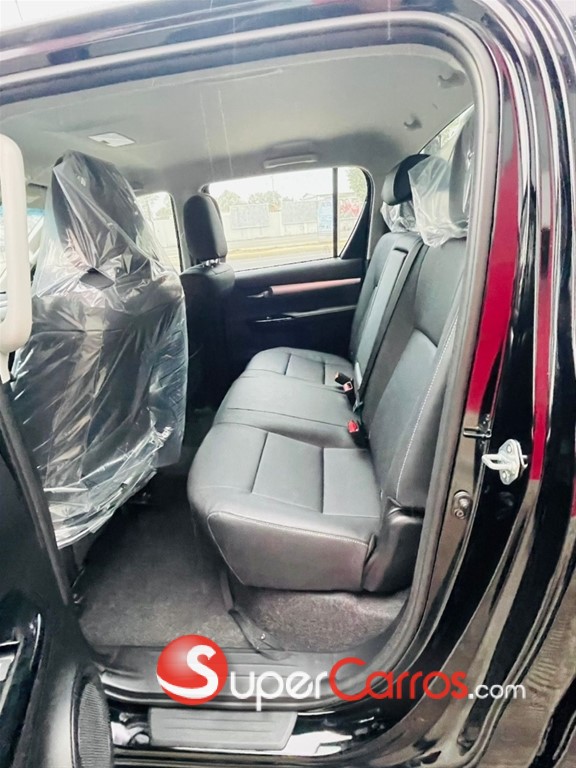 2025 Toyota Hilux WIDE TREAD — foto 6 / 8