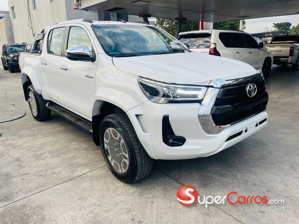 2025 Toyota Hilux WIDE TREAD