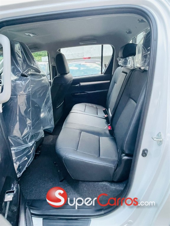 2025 Toyota Hilux WIDE TREAD — foto 8 / 10