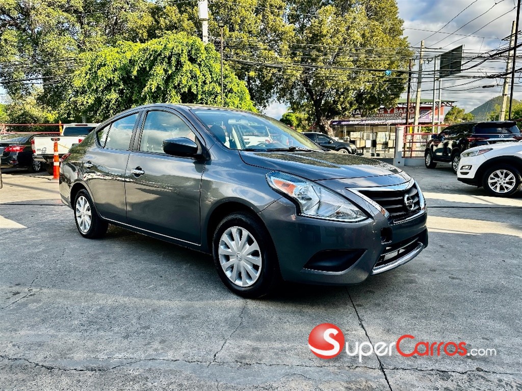 2019 Nissan Versa SV — foto 2 / 9