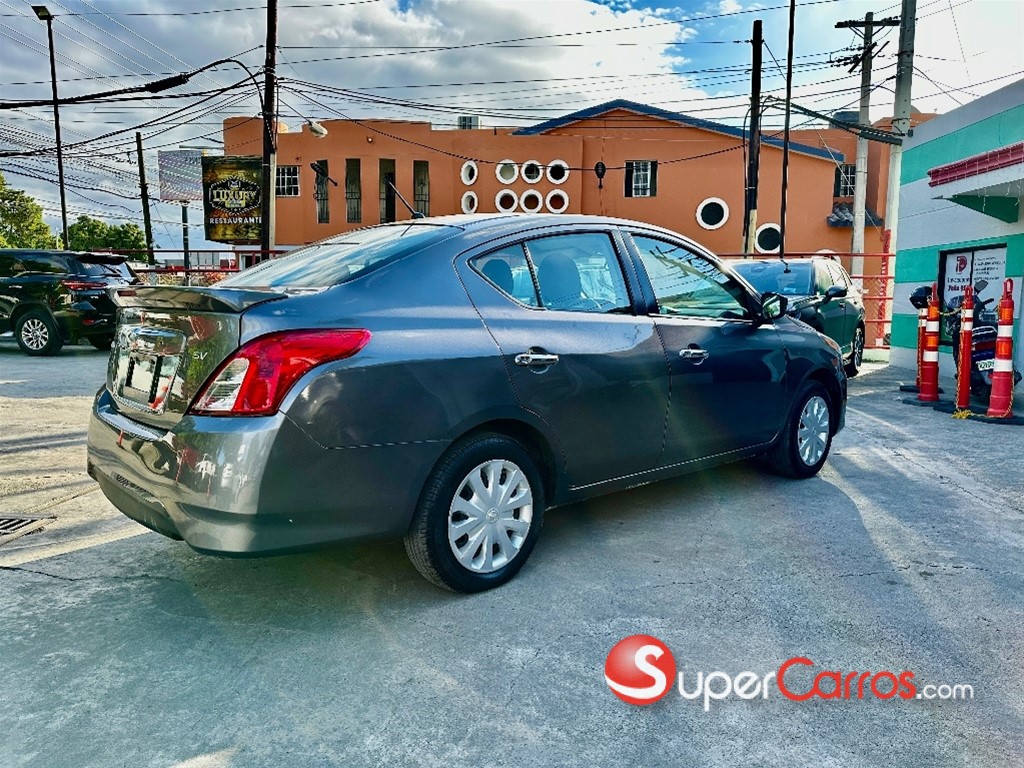 2019 Nissan Versa SV — foto 3 / 9
