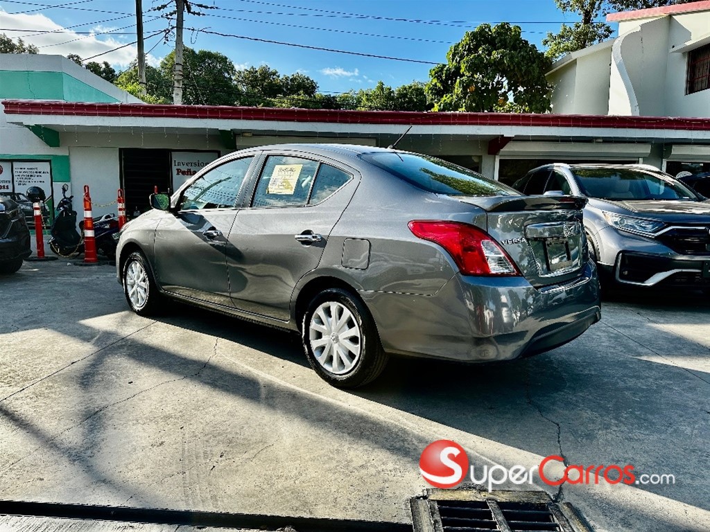 2019 Nissan Versa SV — foto 4 / 9