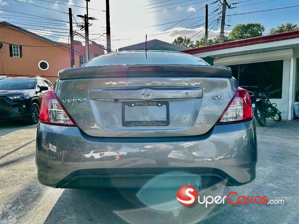 2019 Nissan Versa SV — foto 5 / 9