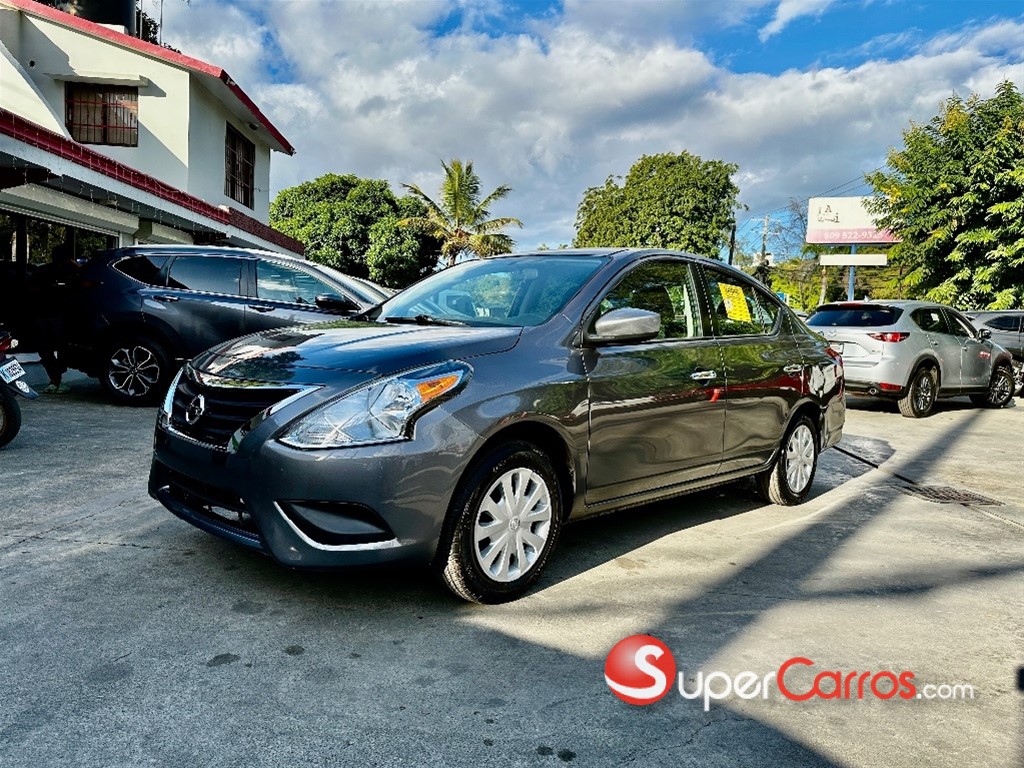 2019 Nissan Versa SV — foto 6 / 9