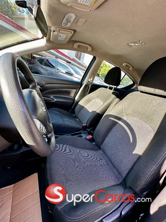 2019 Nissan Versa SV — foto 7 / 9
