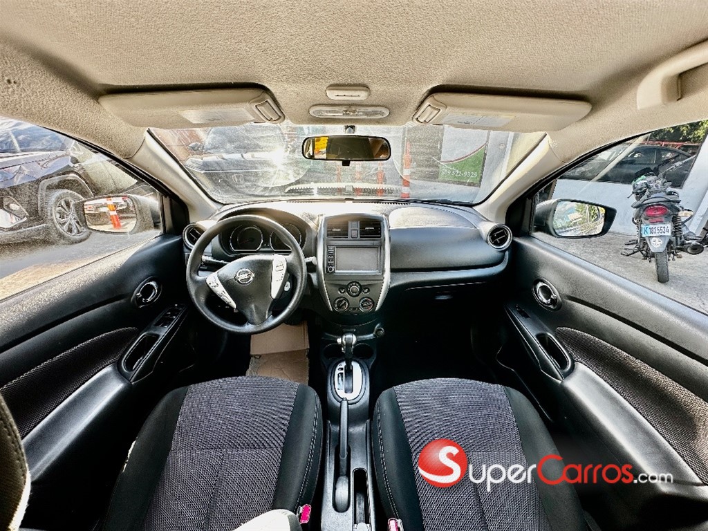 2019 Nissan Versa SV — foto 8 / 9