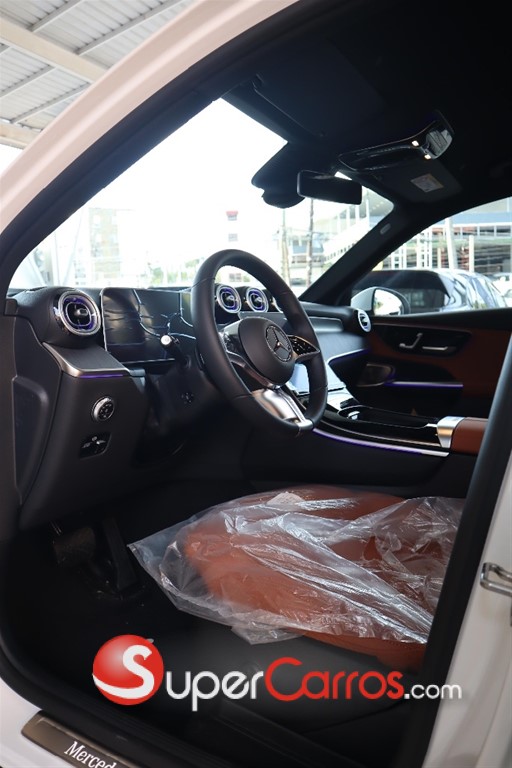 2025 Mercedes-Benz Clase GLC 200 — foto 5 / 12