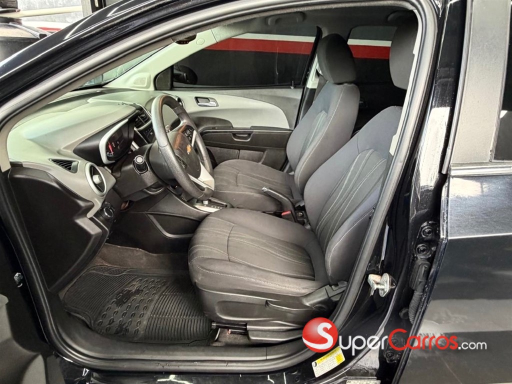 2019 Chevrolet Sonic LT — foto 8 / 12