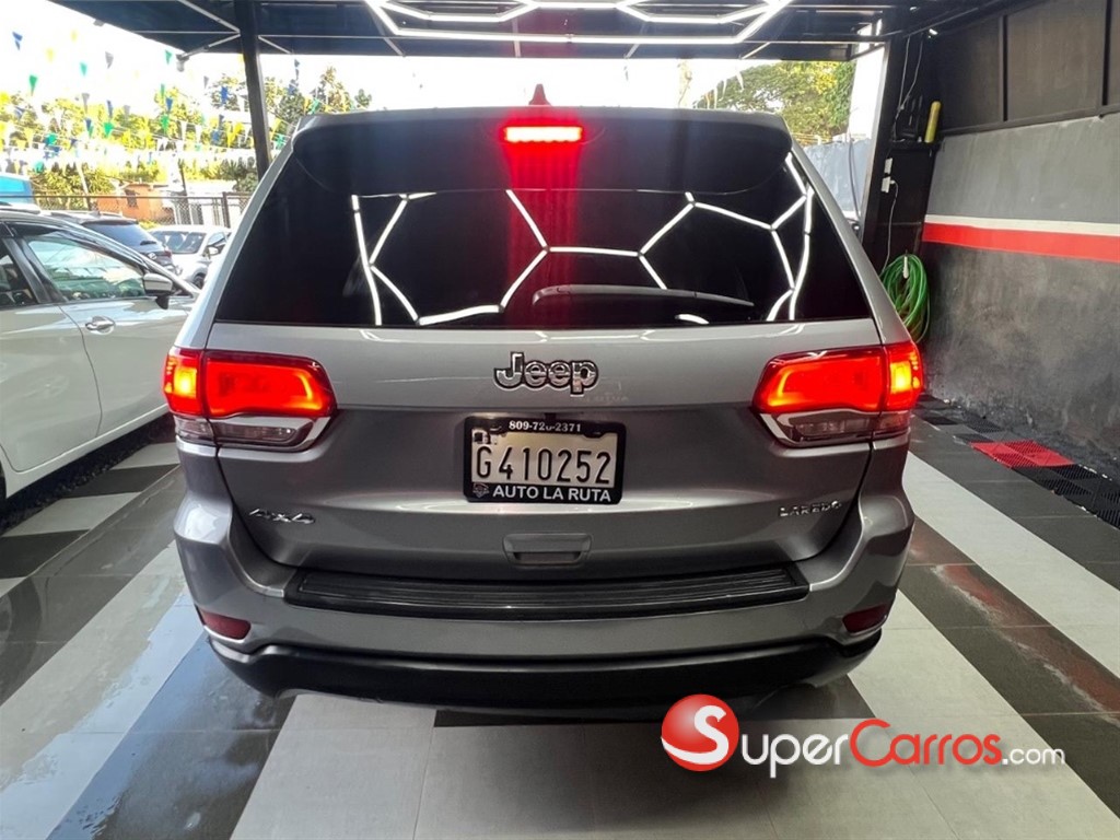 2014 Jeep Cherokee Laredo — foto 8 / 12