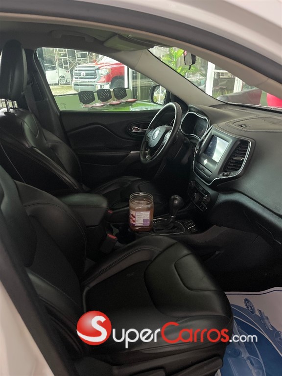 2020 Jeep Cherokee Latitude — foto 7 / 8