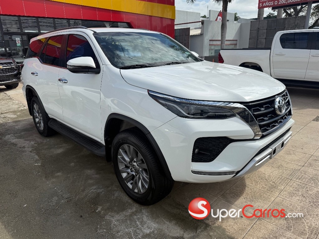 2023 Toyota Fortuner SRV — foto 2 / 6