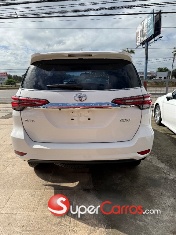 2023 Toyota Fortuner SRV — foto 5 / 6