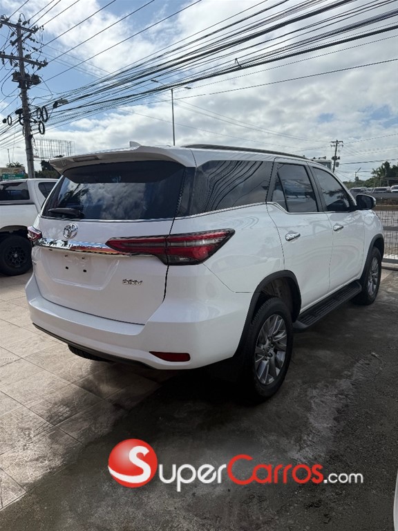 2023 Toyota Fortuner SRV — foto 6 / 6
