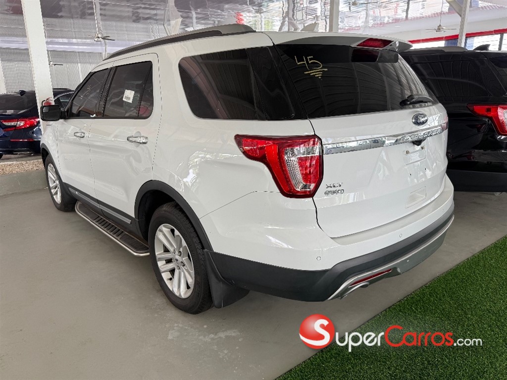 2017 Ford Explorer XLT — foto 4 / 9