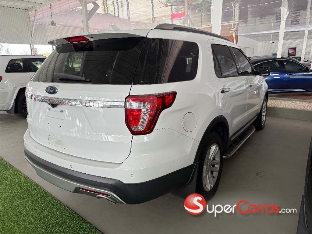 2017 Ford Explorer XLT — foto 6 / 9