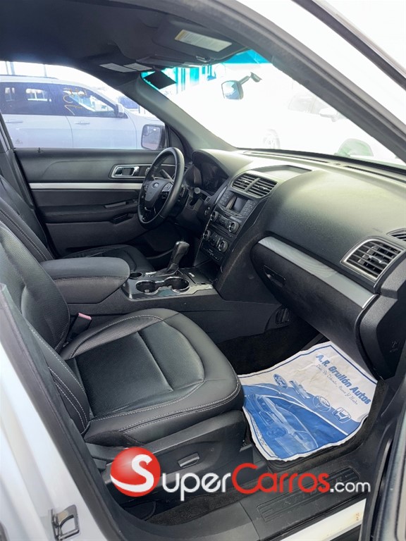 2017 Ford Explorer XLT — foto 7 / 9