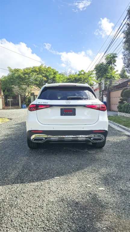 2025 Mercedes-Benz Clase GLC 200 — foto 5 / 12