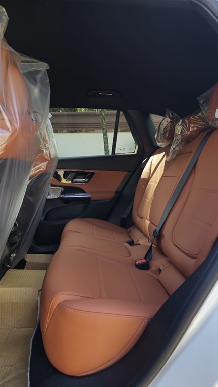 2025 Mercedes-Benz Clase GLC 200 — foto 6 / 12