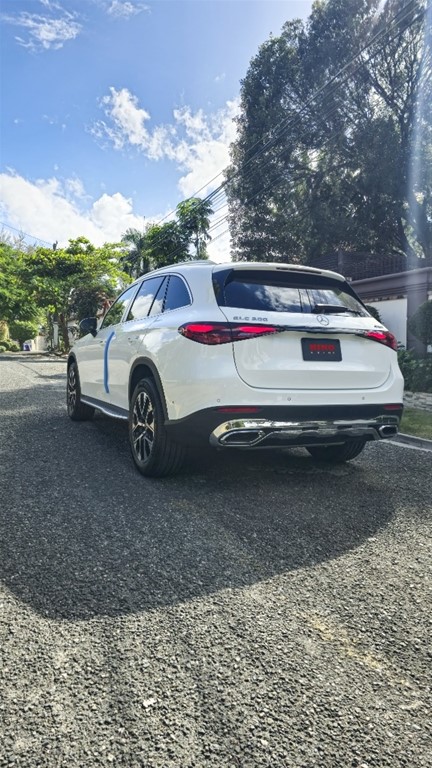 2025 Mercedes-Benz Clase GLC 200 — foto 8 / 12