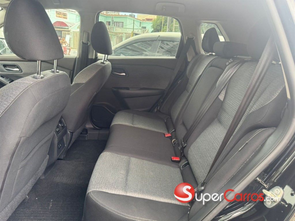 2021 Nissan Rogue SV — foto 5 / 10