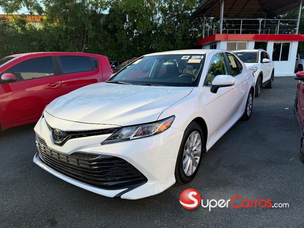 2020 Toyota Camry LE — foto 2 / 8