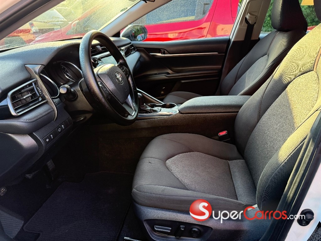 2020 Toyota Camry LE — foto 7 / 8