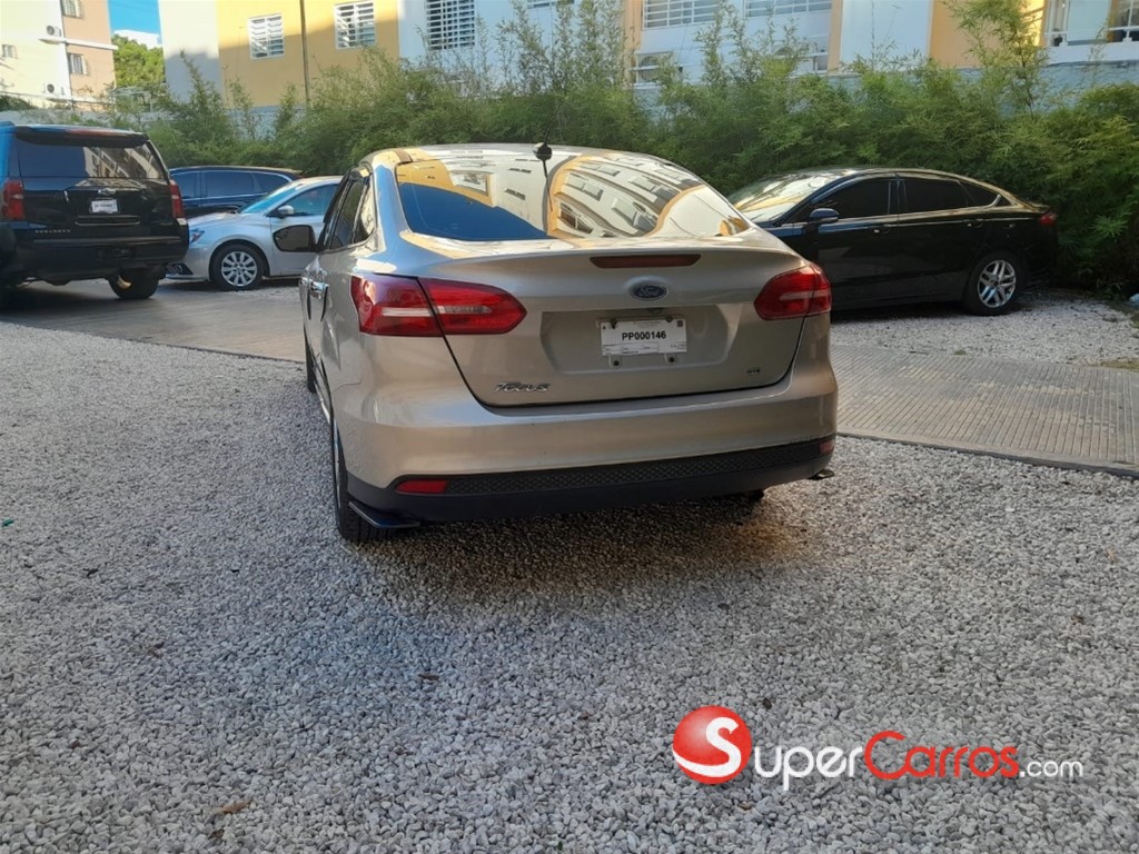 2018 Ford Focus SE — foto 2 / 6