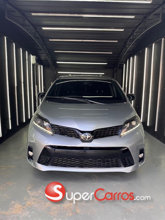 2020 Toyota Sienna SE — foto 2 / 11