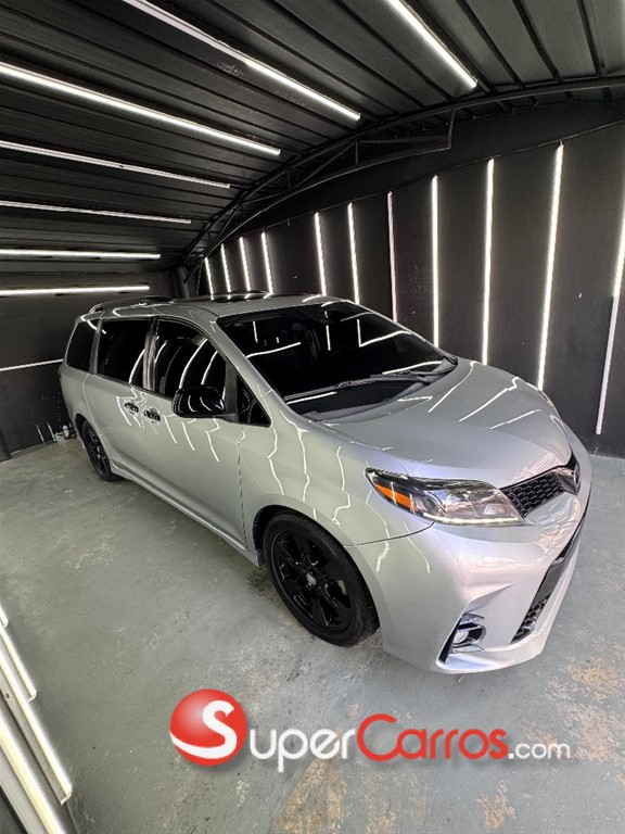 2020 Toyota Sienna SE — foto 3 / 11