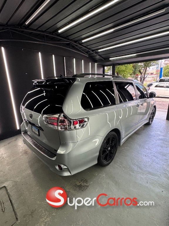 2020 Toyota Sienna SE — foto 4 / 11
