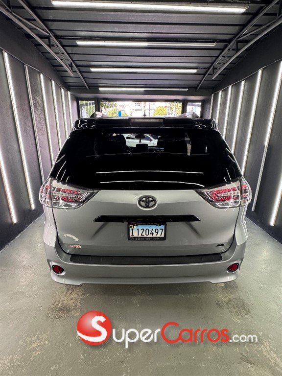 2020 Toyota Sienna SE — foto 5 / 11